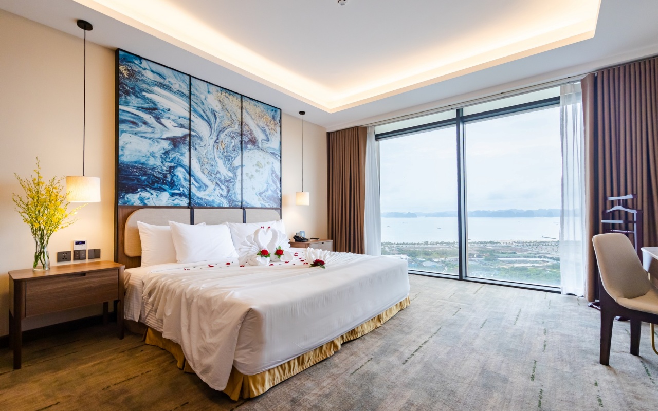 Khách sạn Mường Thanh Luxury Hạ Long Centre - Deluxe King hướng biển