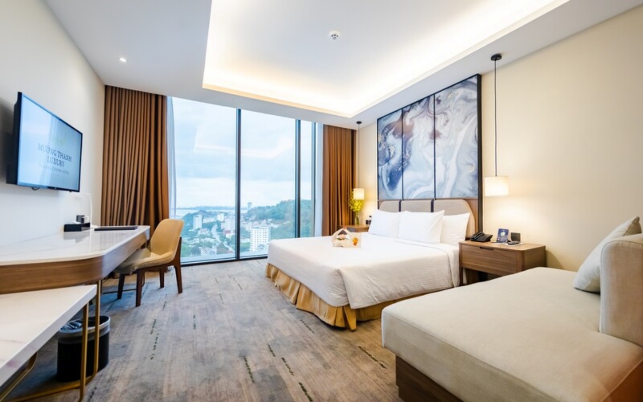 Khách sạn Mường Thanh Luxury Hạ Long Centre - Deluxe King hướng thành phố